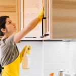 العناية بالنظافة: أساس الصحة والبيئة المستدامة